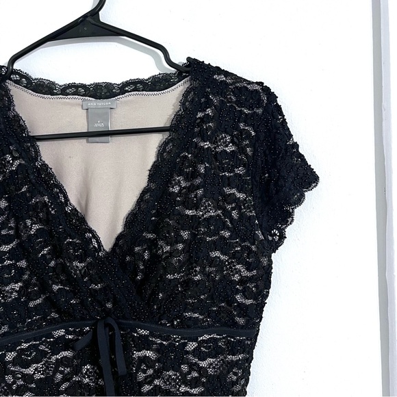 Ann Taylor - black/tan beaded v neck lace trim short sleeve top - Picture 3 of 8